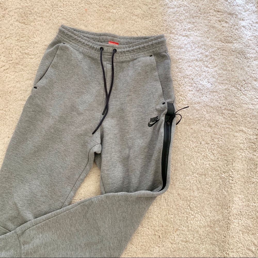 Nike Gray Cropped Jogger Sweats Size Small